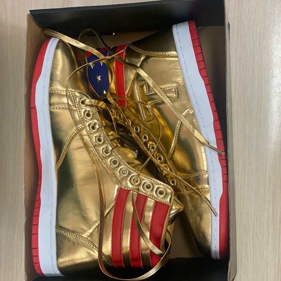 Trump Never Surrender Gold Sneaker - Picture 9 of 10